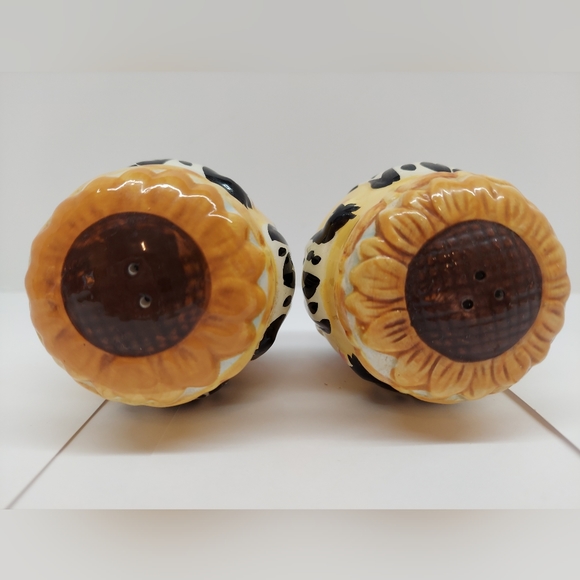 country kitchen farmhouse sunflower cow salt pepper shakers collectibles gift